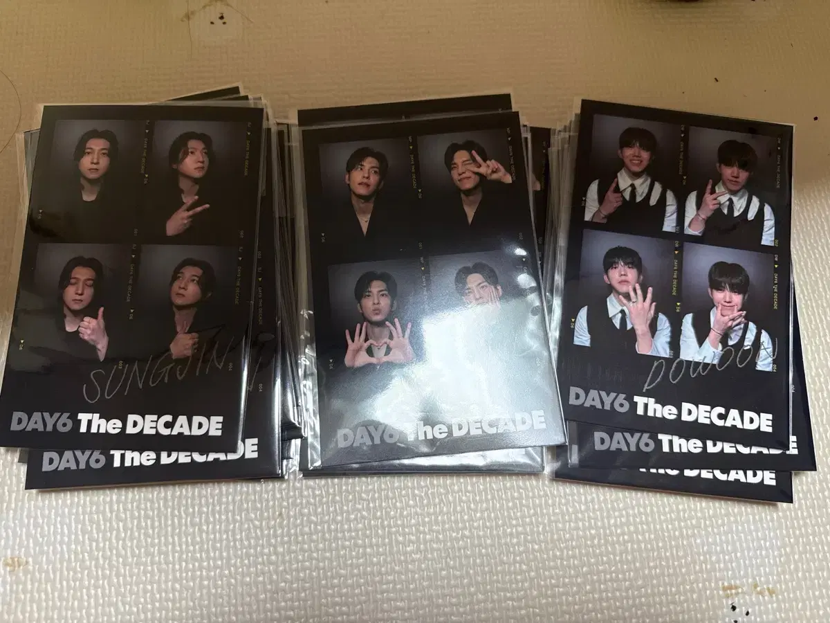 DAY6 | 데이식스 Day6 zip pop up gift on Bunjang Global Site.